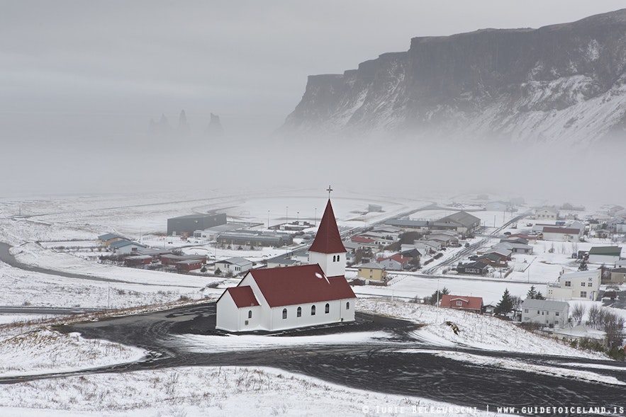 눈덮인 아이슬란드 도시의 모습