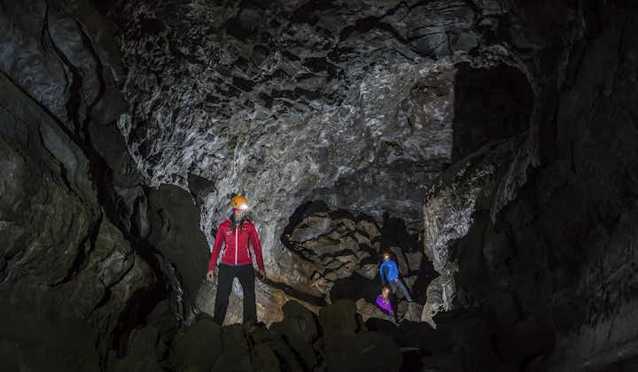 8시간 동안 진행되는 놀라운 동굴 관광 및 ATV 체험 혼합 투어 -  레이캬비크 출발
