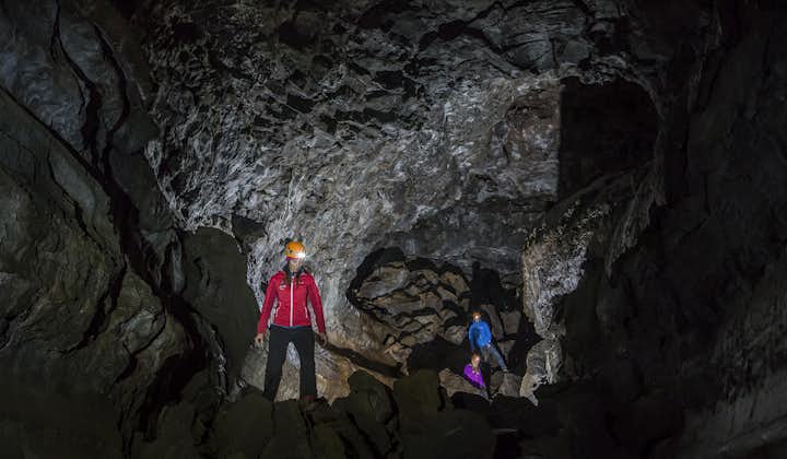 레이캬비크에서 ATV로 떠나는 땅 밑의 용암 터널 투어 