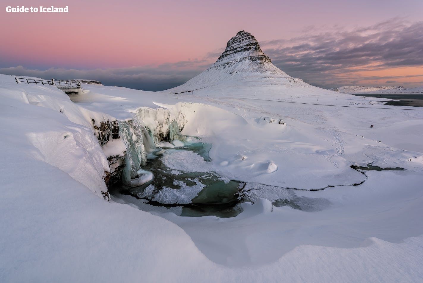 아이슬란드의 축소판이라 불리는 스나이펠스네스 반도. 일년 내내 멋진 모습을 보이지만 왠지 겨울에는 더 신비로워 보입니다.