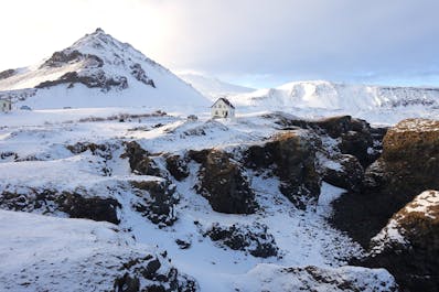 斯奈山半岛被称为冰岛缩影，其景色的代表性可见一斑