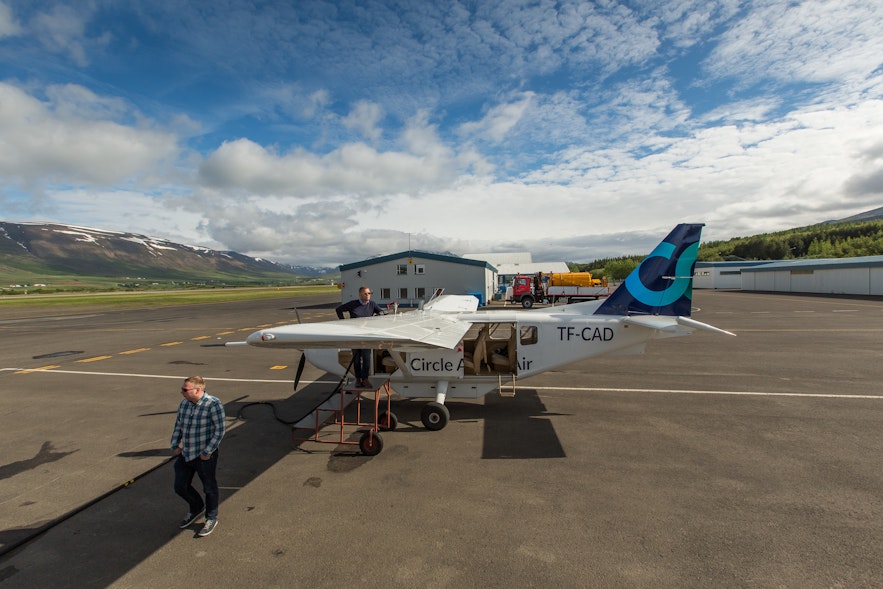 从阿克雷利乘坐小飞机，只需半个小时就能到达冰岛最北的格里姆塞岛