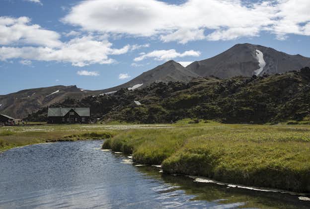 Landmannalaugar est surnommé «les piscines du peuple» en raison des piscines chauffées par géothermie qui parsèment le paysage.