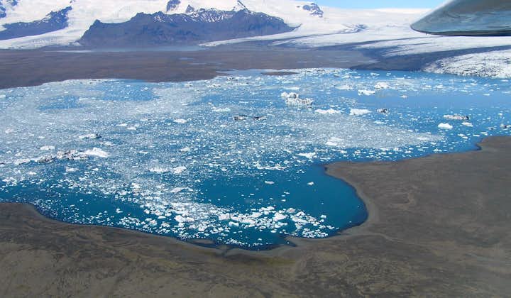 Angesichts des immer größer werdenden Einflusses des Klimawandels nehmen Islands Gletscherlagunen jedes Jahr an Größe zu.