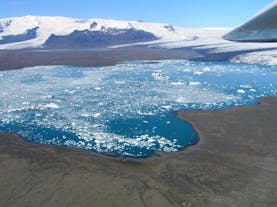 Angesichts des immer größer werdenden Einflusses des Klimawandels nehmen Islands Gletscherlagunen jedes Jahr an Größe zu.