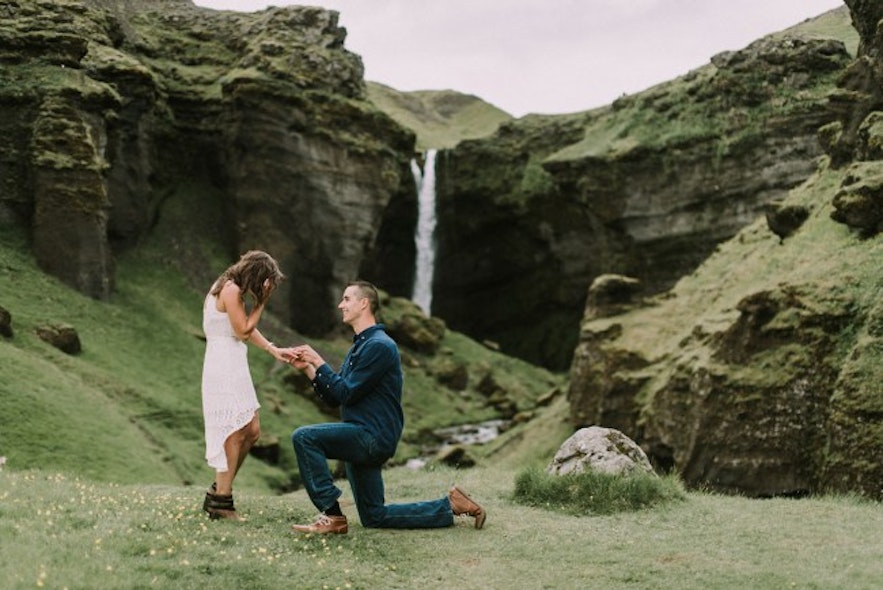 Surprise proposal by Icelandic waterfall. Picture by CJK visuals