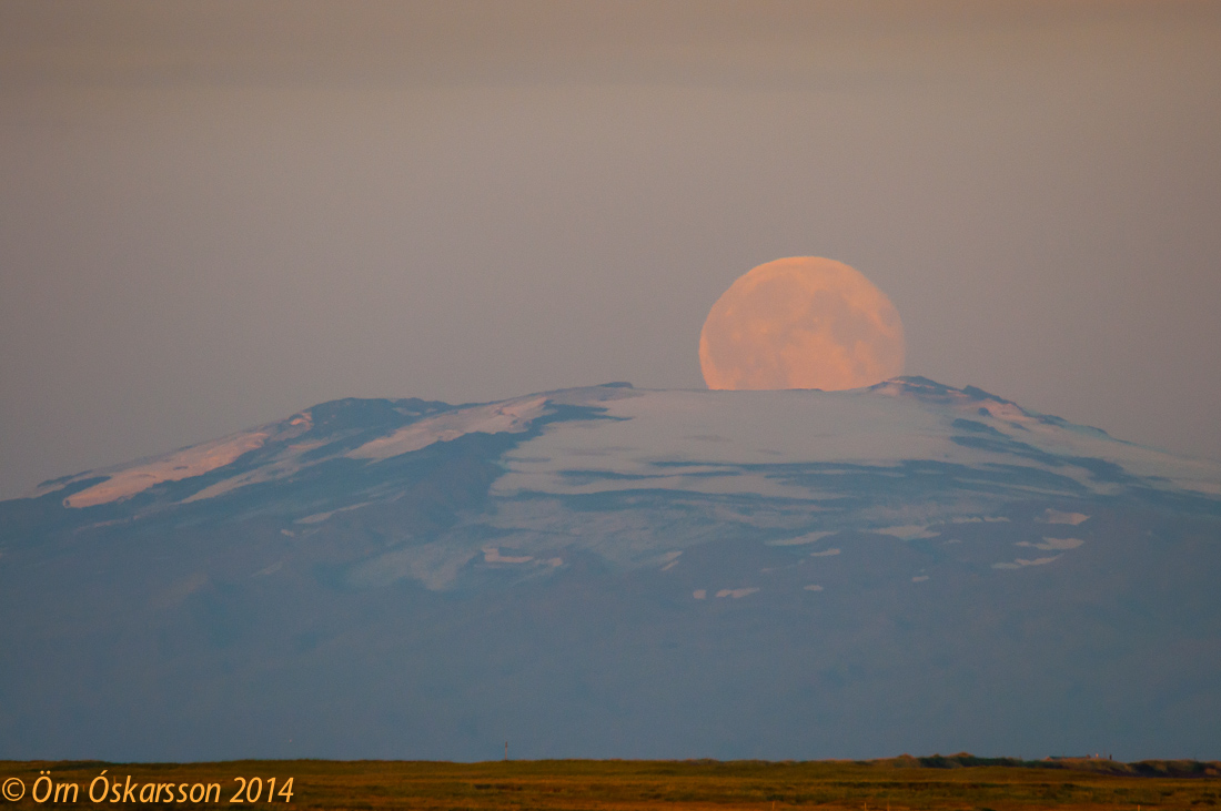 See the supermoon in Iceland! Guide to Iceland