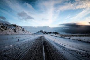 Driving along the ring road of Iceland guarantees spectacular mountain views on each side.