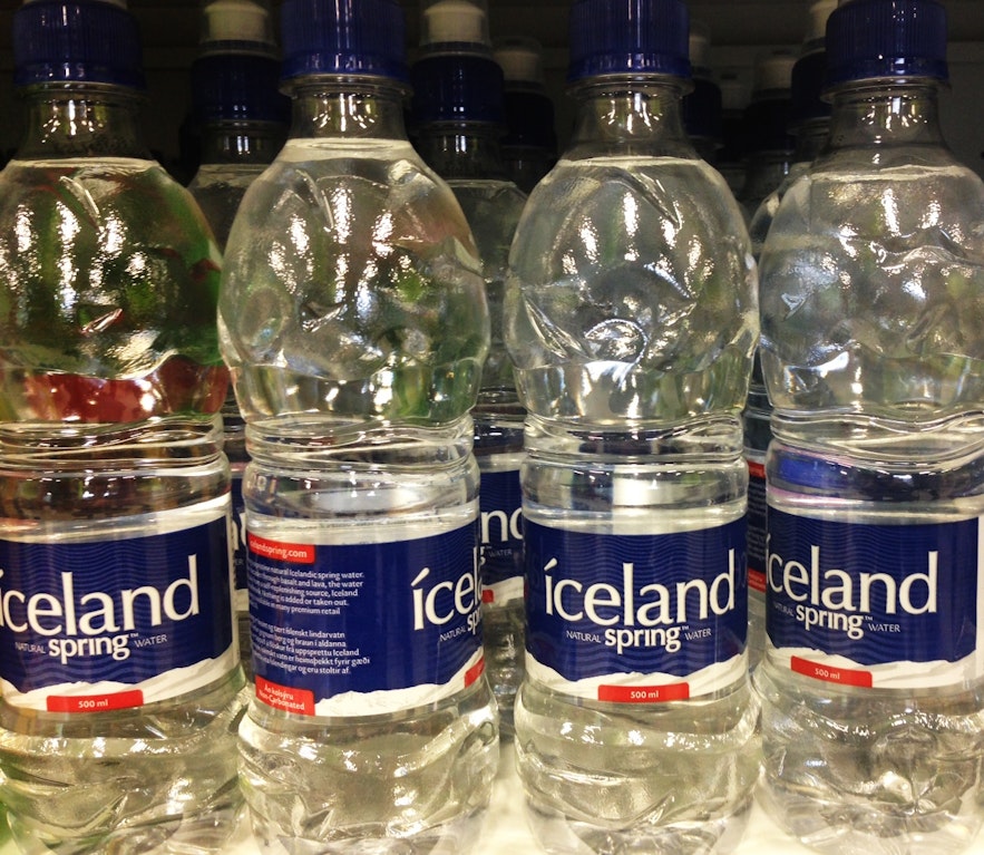 bouteilles d'eau vendues en magasin