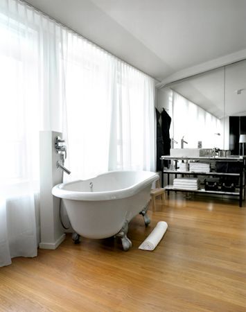 Some rooms at 101 Hotel Reykjavik feature a bathtub for added luxury.