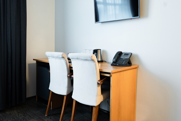 A desk with two chairs at Center Hotels Klopp in Reykjavik.