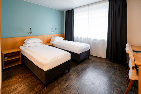 A twin room at Center Hotels Klopp, featuring two single beds.