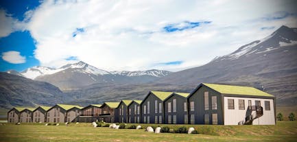  Hotel Jokulsarlon in Zuidoost-IJsland wordt omringd door bergen en gletsjers.