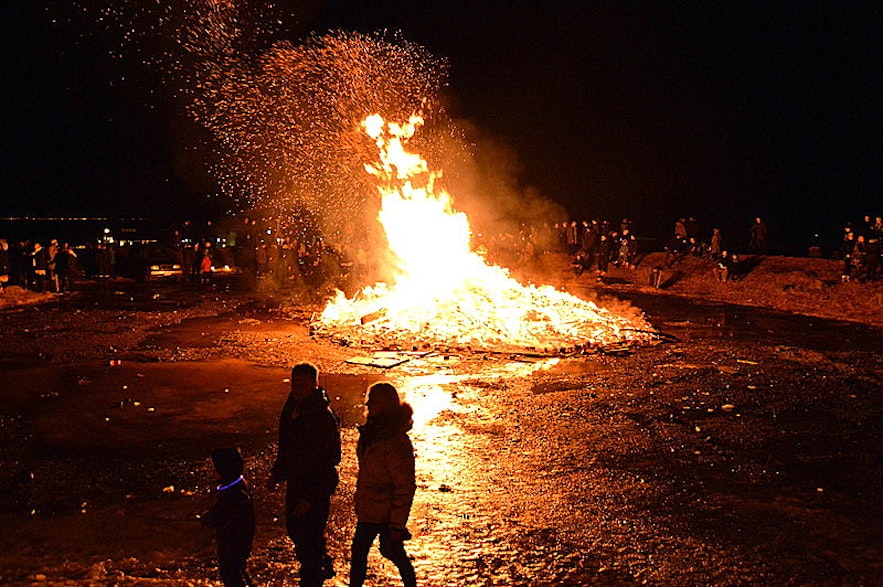 Bonfire in Reykjavík on New Year's Eve