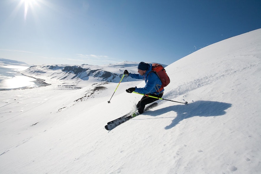 สกีที่ฟยอ์ดทางตะวันตกในประเทศไอซ์แลนด์