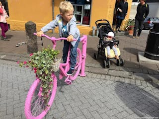what-to-do-with-young-kids-in-the-reykjavik-area-1.jpg?auto=format&amp;ch=Width%2CDPR&amp;dpr=1&amp;ixlib=php-1.1.0&amp;q=80&amp;w=883&amp;s=a751df2ad20fa3ee74881959a4512dae.jpg