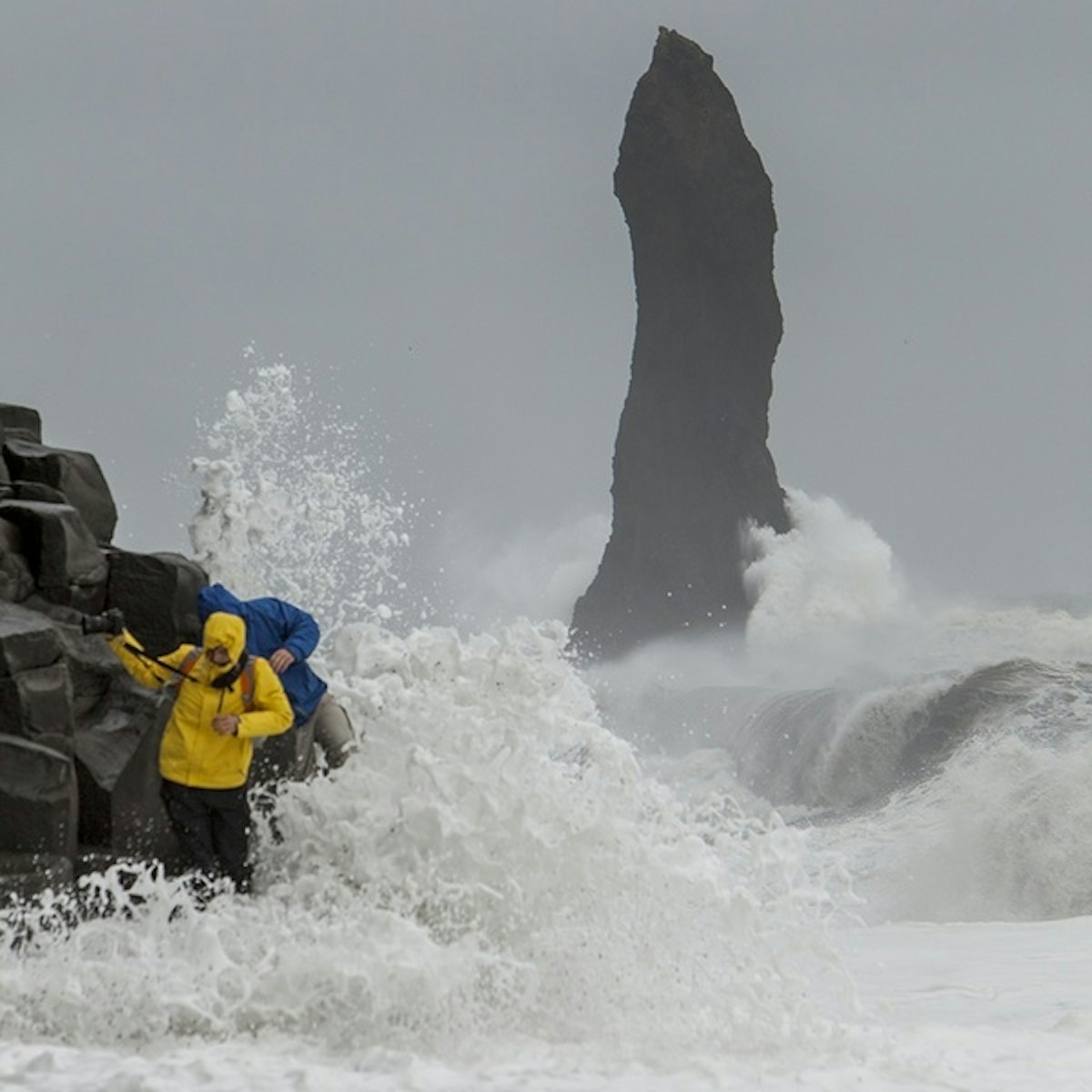 Extremely dangerous Waves by Reynisfjara and Kirkjufjara ...