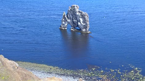 北アイスランドのトロールと呼ばれるクヴィートセルクールの奇岩