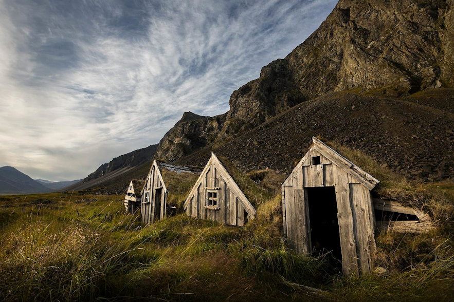 Old Icelandic turf house on Hvalnes, picture by Sandy Gennrich