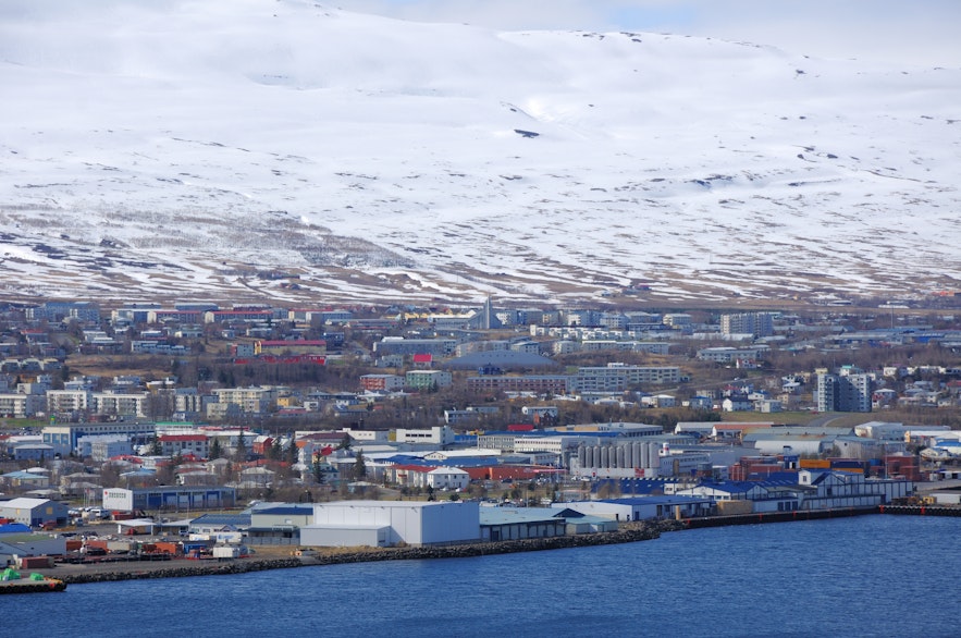 In Akureyri, der ‘Hauptstadt des Nordens’, gibt es viele Hotels und Hostels