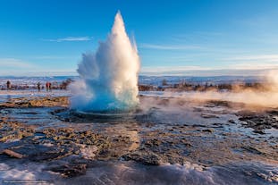 La sorgente calda, Strokkur, erutta circa ogni dieci minuti: uno spettacolo fantastico per i fotografi e per gli amanti della natura.