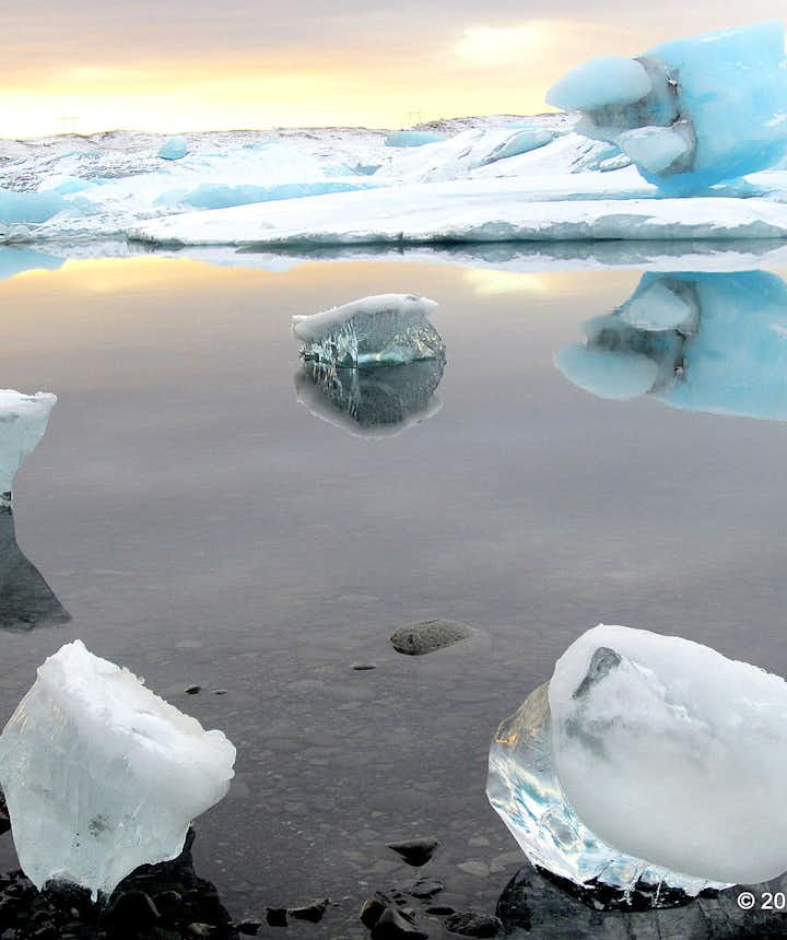 Jökulsárlón Glacial Lagoon and Iceland's sparkling Ice Diamond Beach at Breiðamerkursandur
