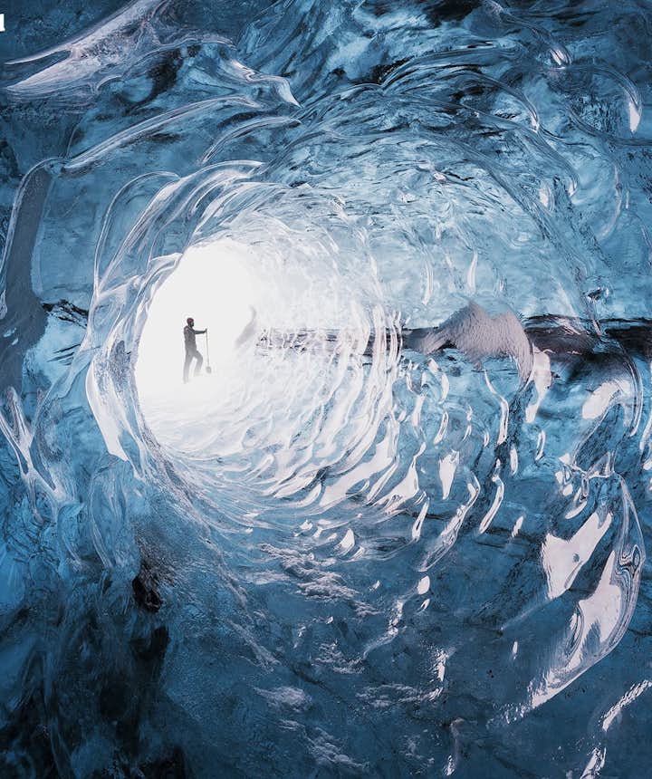 透き通る氷が美しい、アイスケーブ