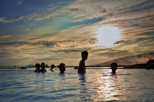 在米湖温泉中放松身心是来到冰岛北部不容错过的体验之一