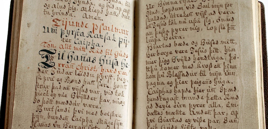 Un vieux manuscrit exposé à la Maison de la culture à Reykjavik