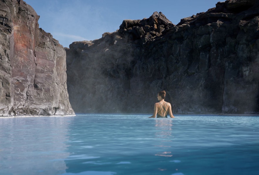 Be sure to shower before entering pools and hot springs in Iceland