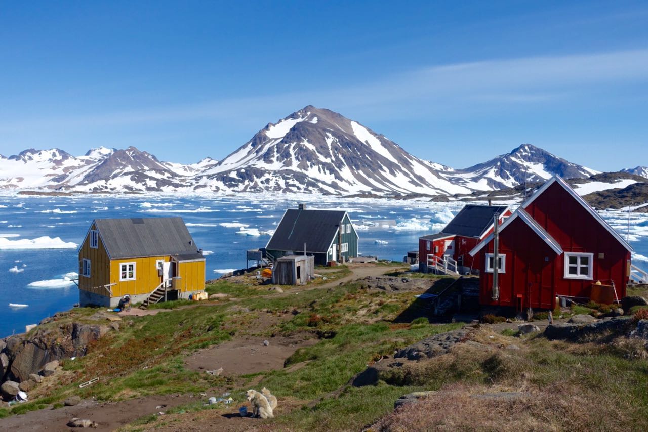 クルスクの村でのどかなグリーンランドの田舎暮らしの雰囲気が味わえる