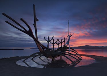 Słynna rzeźba Sun Voyager u wybrzeży Islandii, w centrum Reykjaviku.