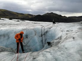 Exploración Glaciar en Español - Camina y Escala