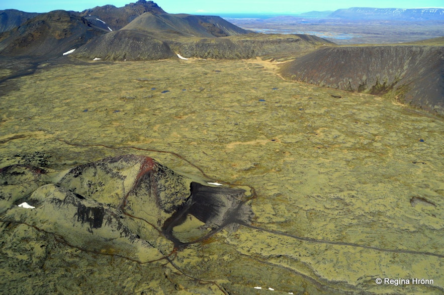 A helicopter ride in Iceland - the view of volcanoes from the helicopter