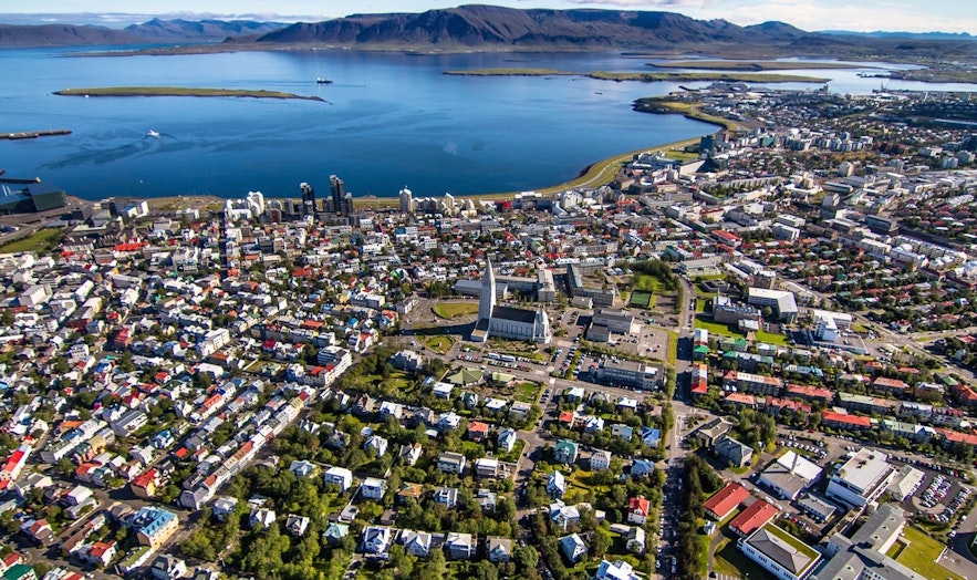 Una vista di Reykjavík dal cielo.