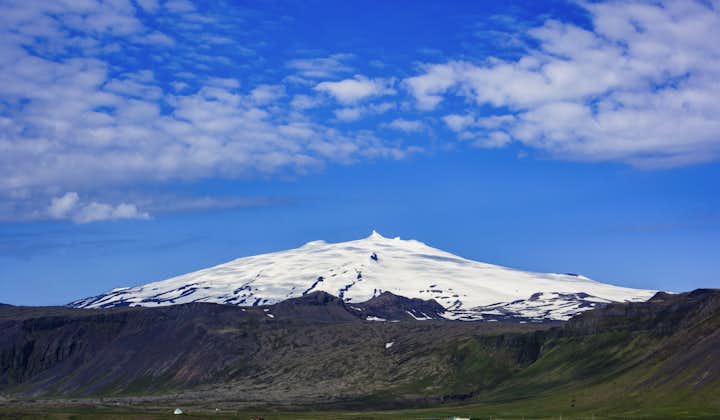 Den enestående Snæfellsjökull-gletsjervulkan er kronjuvelen på Snæfellsnes-halvøen.