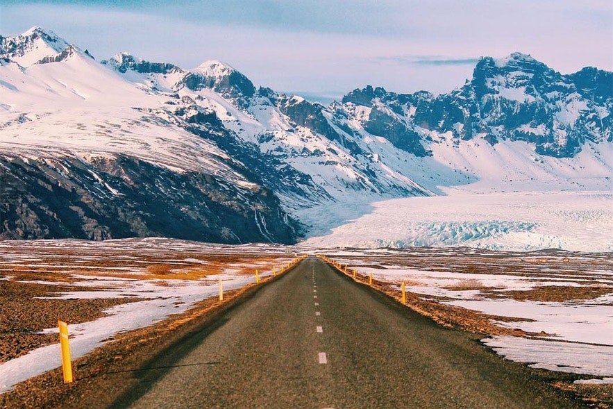 公路是冰岛交通的主要组成部分