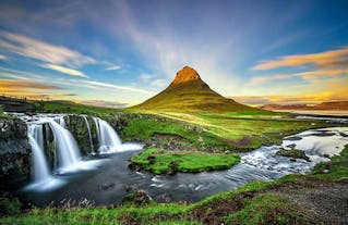 La majestueuse montagne Kirkjufell sur la péninsule de Snæfellsnes est apparue sur la série populaire Game of Thrones.