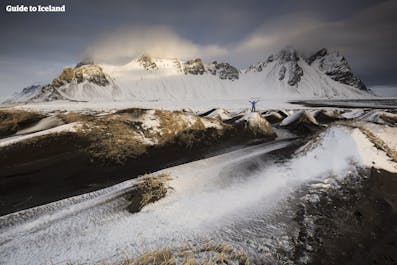 東アイスランドにあるベストラホルンの山は非常に印象的な山