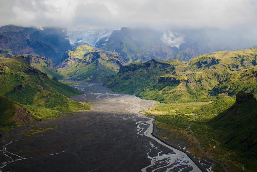 Isländska höglandet är ett säreget, skiftande landskap som bara kan besökas på sommaren.