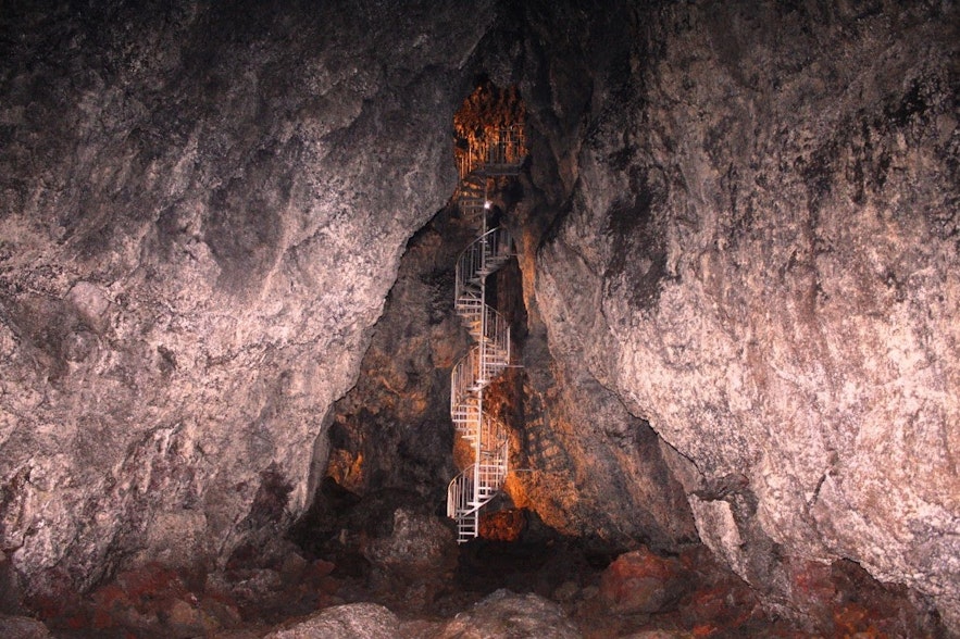 冰岛斯奈山半岛火山洞穴