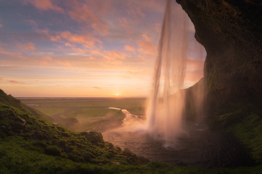 塞里雅兰瀑布的最佳摄影视角是水流后方