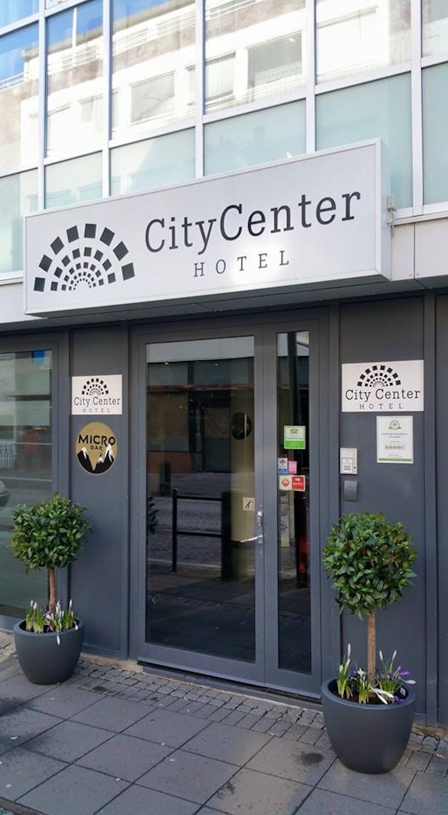 Le City Center Hotel est situé en plein centre-ville.