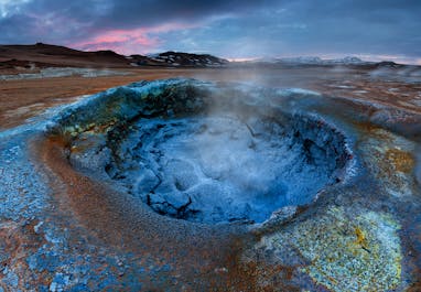 Námaskard ist ein geothermisches Gebiet von atemberaubender Schönheit am See Mývatn in Nordisland.