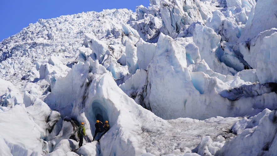 冬のスカフタフェルスヨークトル氷河のドラマチックな景色