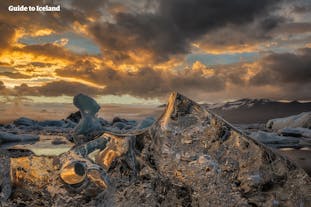 Jökulsárlónin jäätikköjärvi, yksi Islannin kauneimmista nähtävyyksistä.