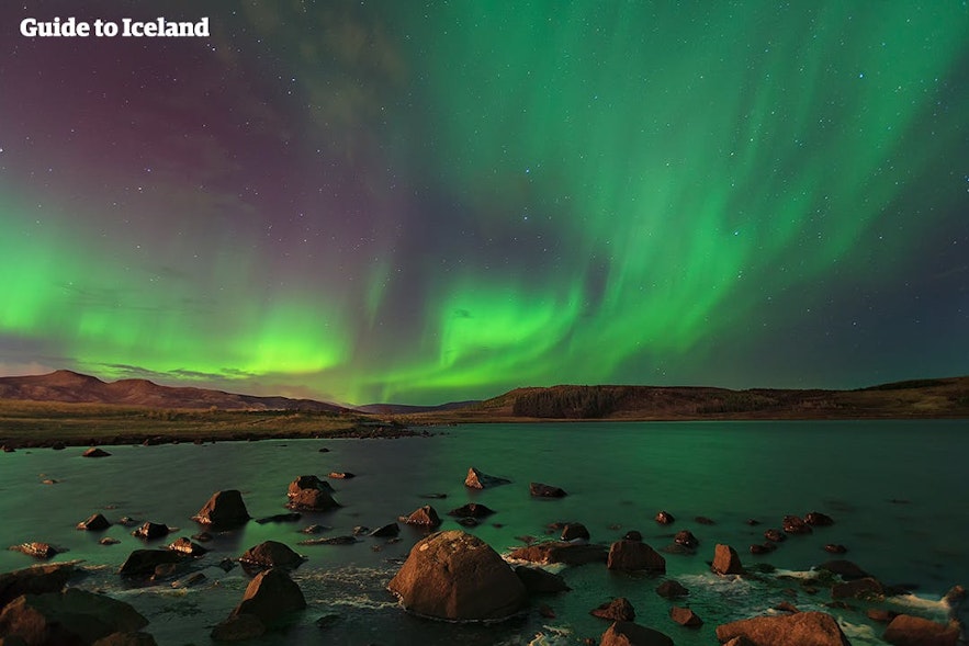 十月的冰岛 - 美丽的极光夜晚