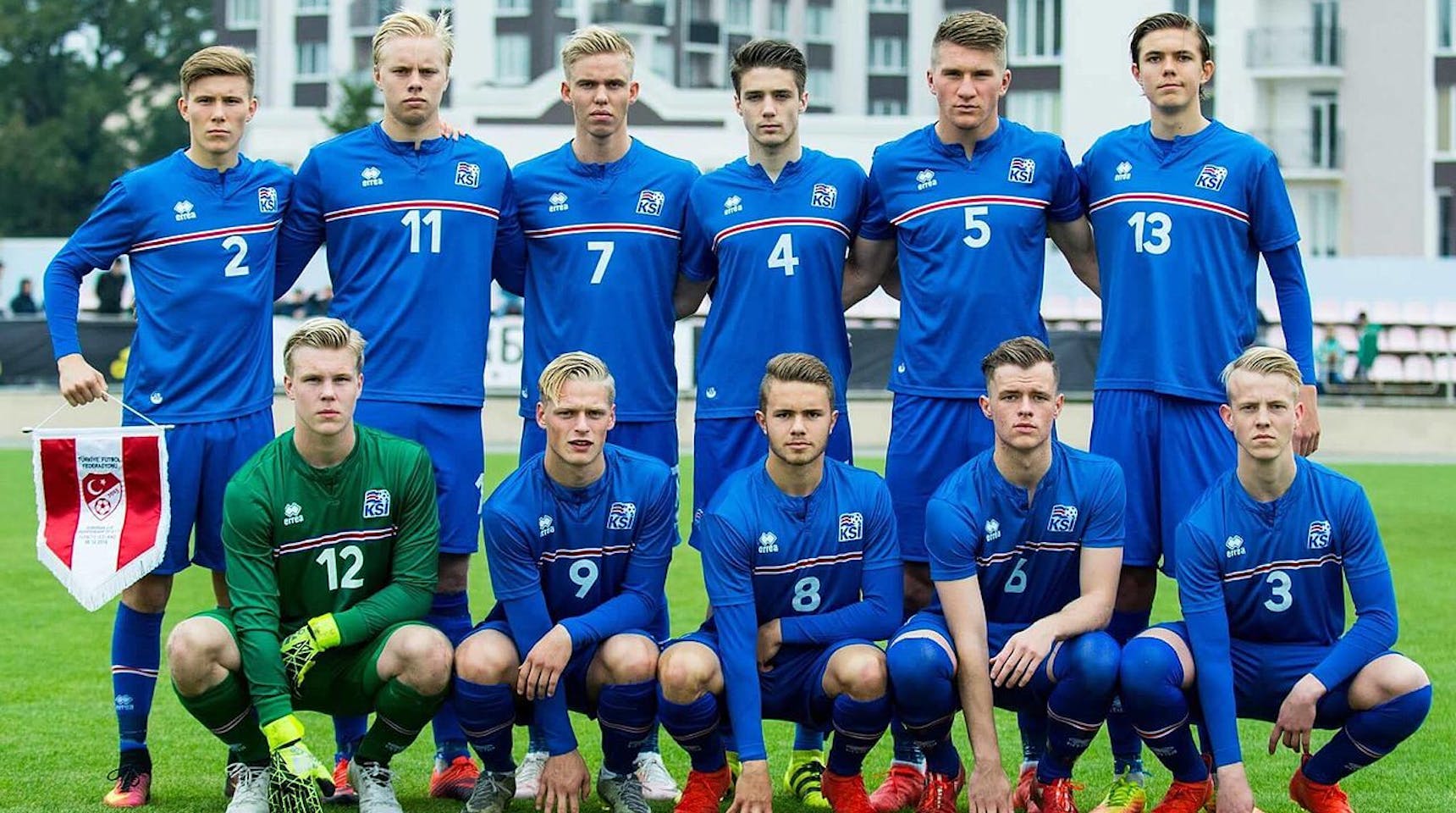 Футбольный клуб дал. Футбол. Сборная Фарерских островов по футболу. Футбольные клубы Исландии. Сборная Исландии по футболу.
