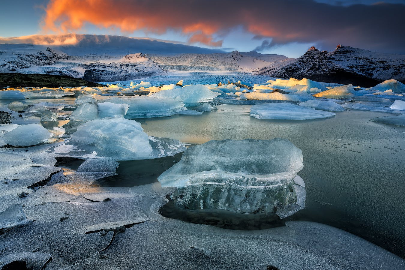 Ta 13-dniowa samodzielna wycieczka budżetowa zabierze Cię do laguny lodowcowej Jökulsárlón, klejnotu koronnego Islandii.