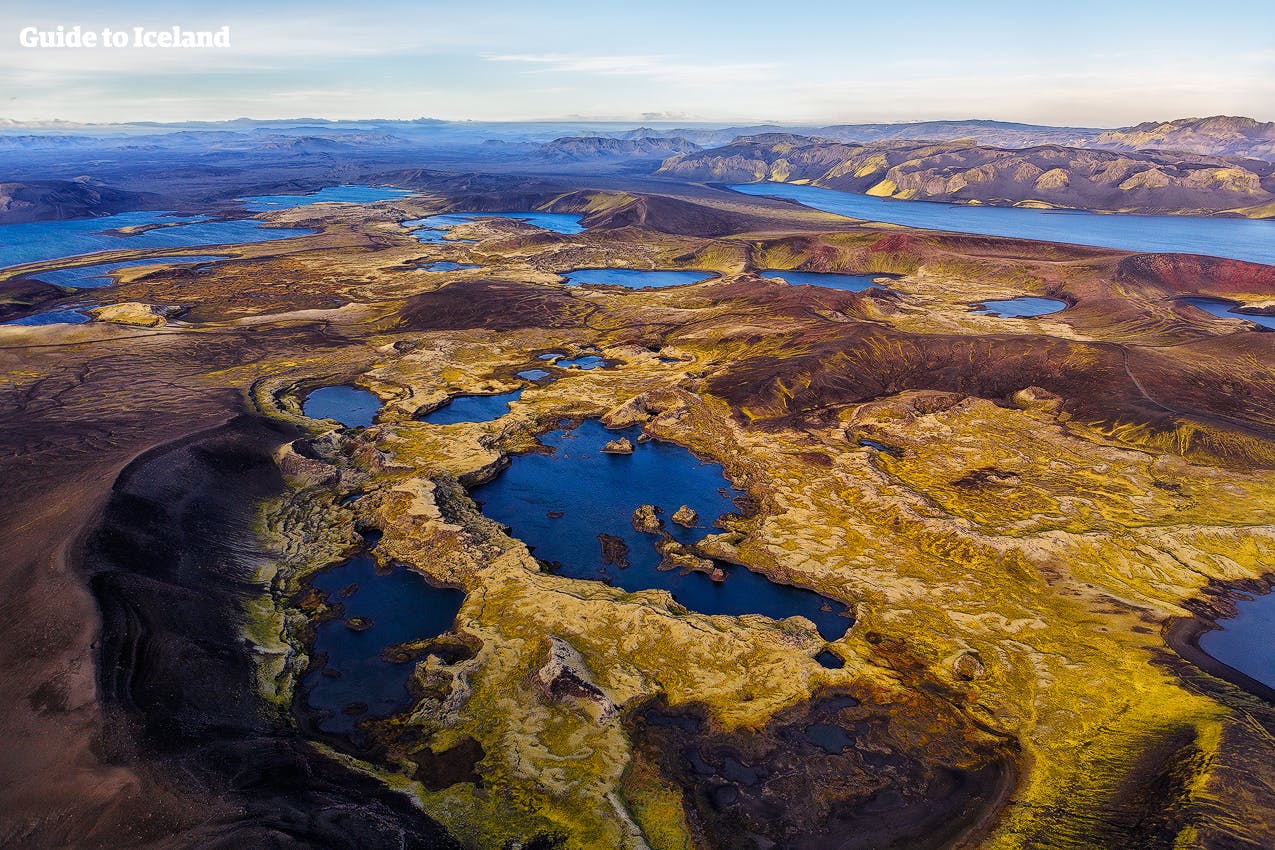 Eine Luftaufnahme des isländischen Hochlandes